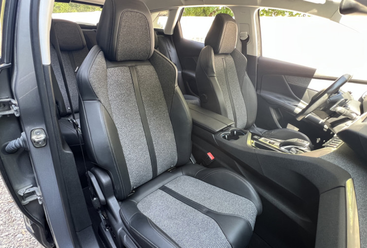 Peugeot 3008 1.2 130 Allure EAT8 / Distribution OK / Suivi 100% Peugeot / Carplay / Caméra / Keyless