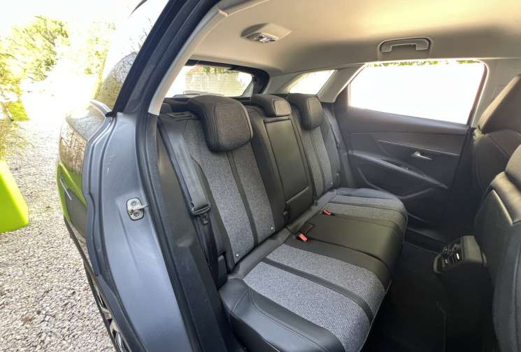 Peugeot 3008 1.2 130 Allure EAT8 / Distribution OK / Suivi 100% Peugeot / Carplay / Caméra / Keyless