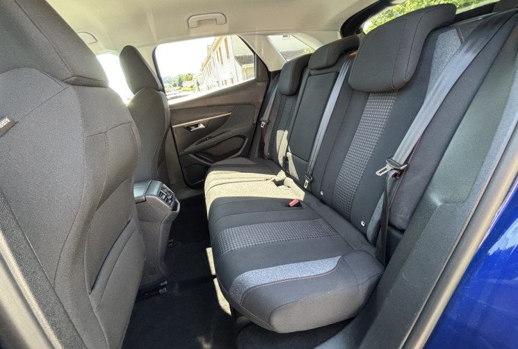 Peugeot 3008 1.5 BlueHDi 130 ch / EAT8 / ACTIVE BUSINESS