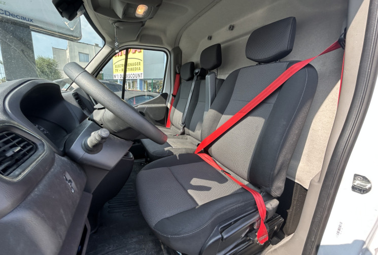 Renault Master III (2) FOURGON TRACTION F3300 L2H2 BLUE DCI 150 Ch CONFORT * 20.825€ HT * SOUMIS TVA