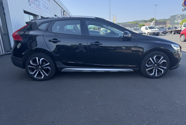 Volvo V40 D2 CROSS COUNTRY 120CH MOMENTUM