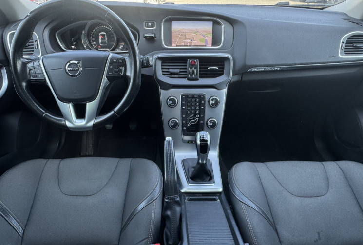 Volvo V40 D2 CROSS COUNTRY 120CH MOMENTUM