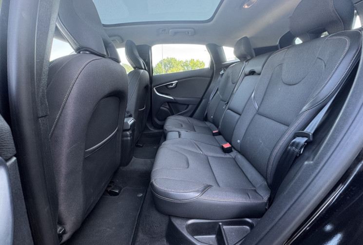 Volvo V40 D2 CROSS COUNTRY 120CH MOMENTUM