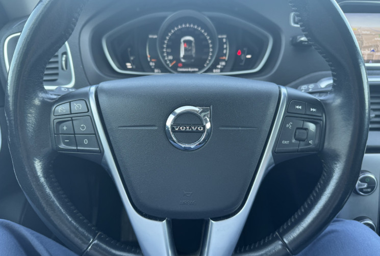 Volvo V40 D2 CROSS COUNTRY 120CH MOMENTUM