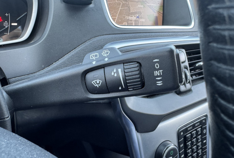 Volvo V40 D2 CROSS COUNTRY 120CH MOMENTUM