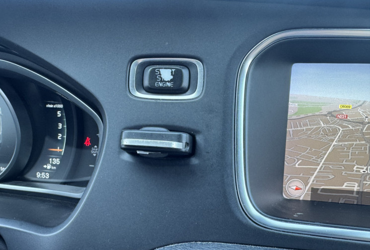 Volvo V40 D2 CROSS COUNTRY 120CH MOMENTUM