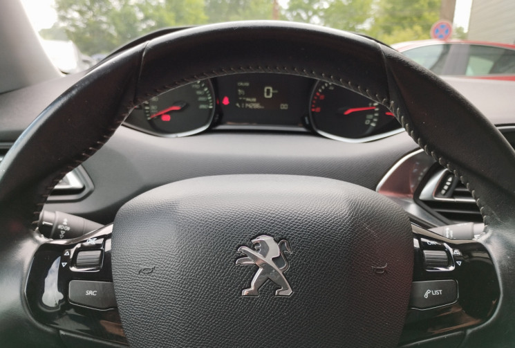 Peugeot 308 1.6 BlueHDi 100 S&S Style BVM5 / Historique complet