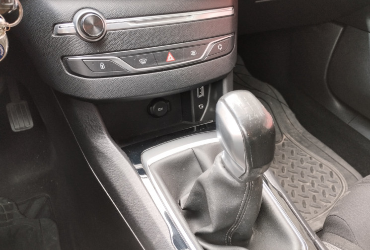 Peugeot 308 1.6 BlueHDi 100 S&S Style BVM5 / Historique complet