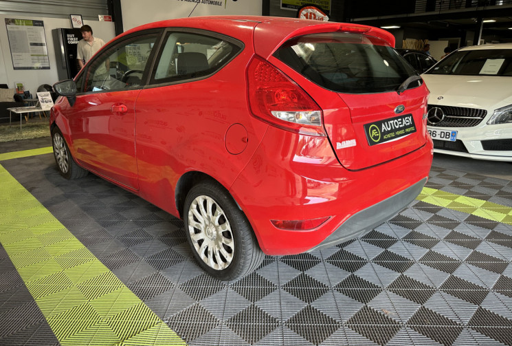 Ford Fiesta 1.2 82 CH CLIM/ DISTRIBUTION OK