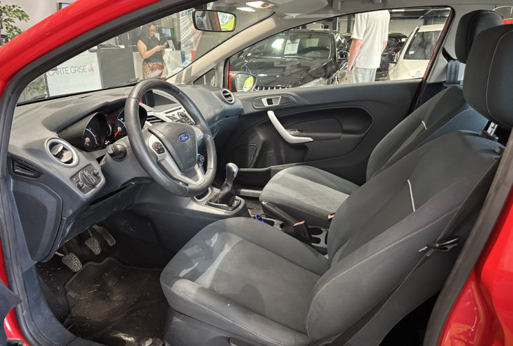 Ford Fiesta 1.2 82 CH CLIM/ DISTRIBUTION OK