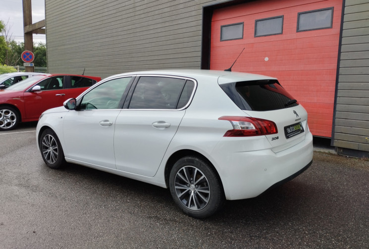Peugeot 308 1.6 BlueHDi 100 S&S Style BVM5 / Historique complet