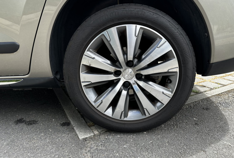 Peugeot 3008 1.6 BlueHDI 120ch Allure Toit panoramique