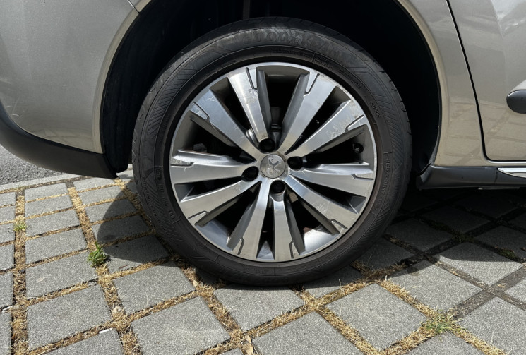 Peugeot 3008 1.6 BlueHDI 120ch Allure Toit panoramique