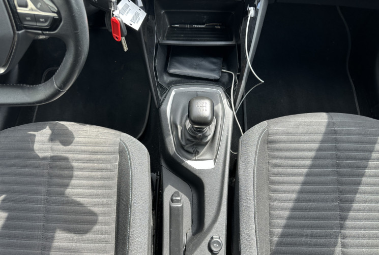 Peugeot 208 1.2 PureTech 100ch Style 118g / Entretien Peugeot / Première main / Rien à prévoir