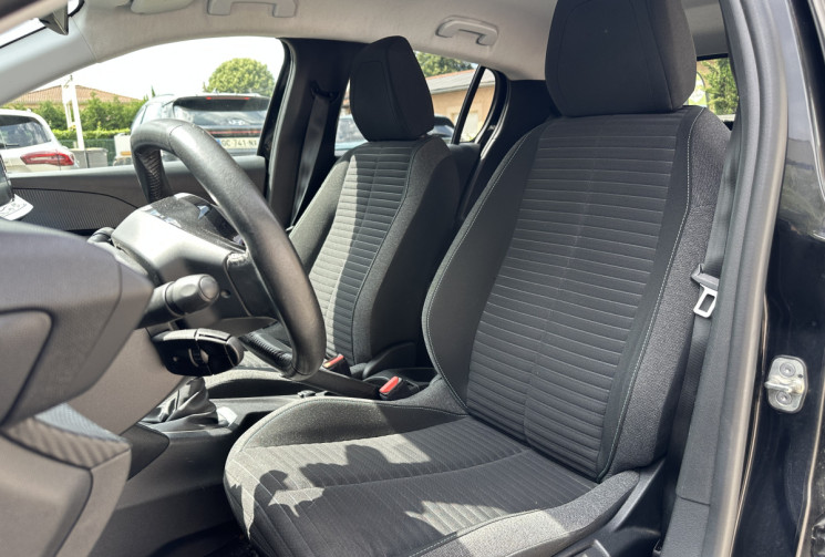 Peugeot 208 1.2 PureTech 100ch Style 118g / Entretien Peugeot / Première main / Rien à prévoir