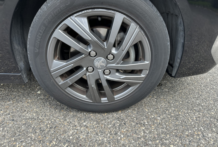 Peugeot 208 1.2 PureTech 100ch Style 118g / Entretien Peugeot / Première main / Rien à prévoir