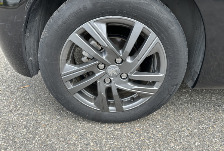 Peugeot 208 1.2 PureTech 100ch Style 118g / Entretien Peugeot / Première main / Rien à prévoir