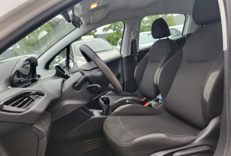 Peugeot 208 Phase 2 5 Portes 1.2 VTi 12V 82 cv