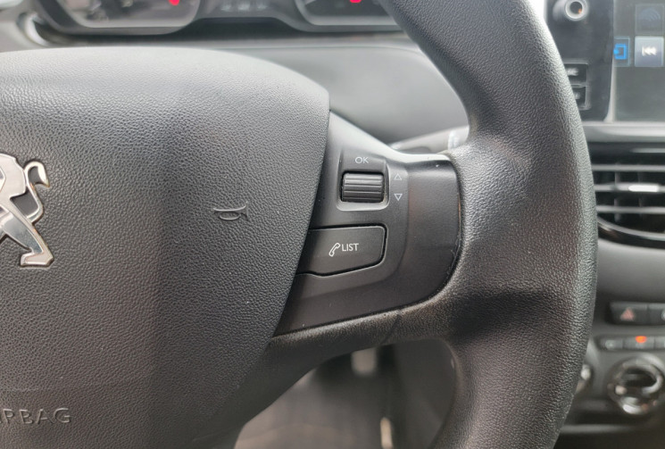Peugeot 208 Phase 2 5 Portes 1.2 VTi 12V 82 cv