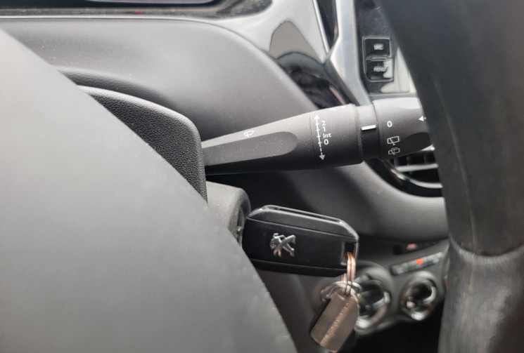 Peugeot 208 Phase 2 5 Portes 1.2 VTi 12V 82 cv