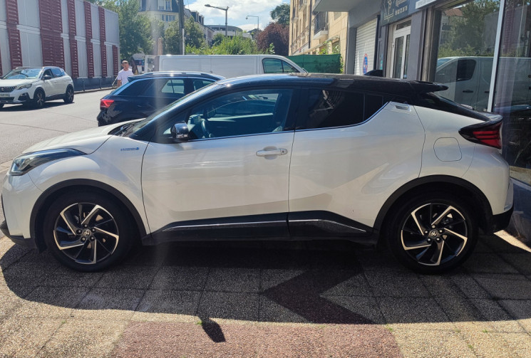 Toyota C-HR 122h GRAPHIC 2WD E-CVT MY22