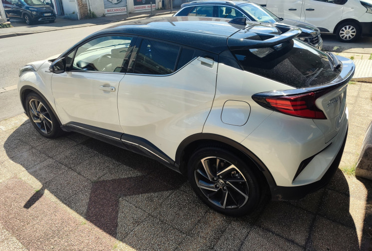 Toyota C-HR 122h GRAPHIC 2WD E-CVT MY22
