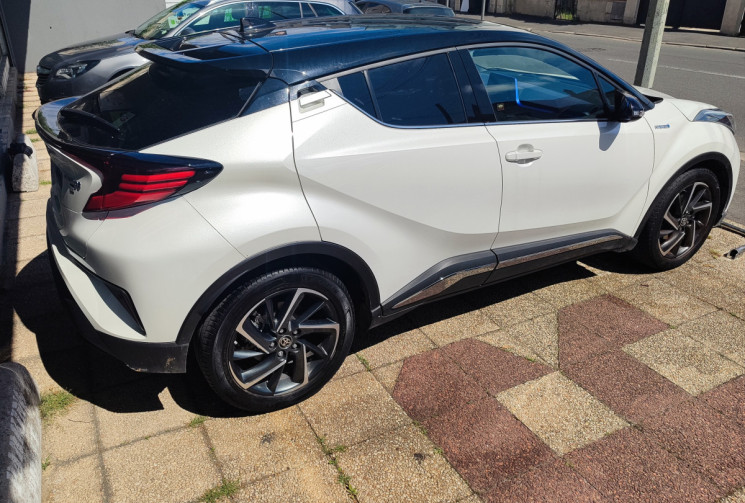 Toyota C-HR 122h GRAPHIC 2WD E-CVT MY22