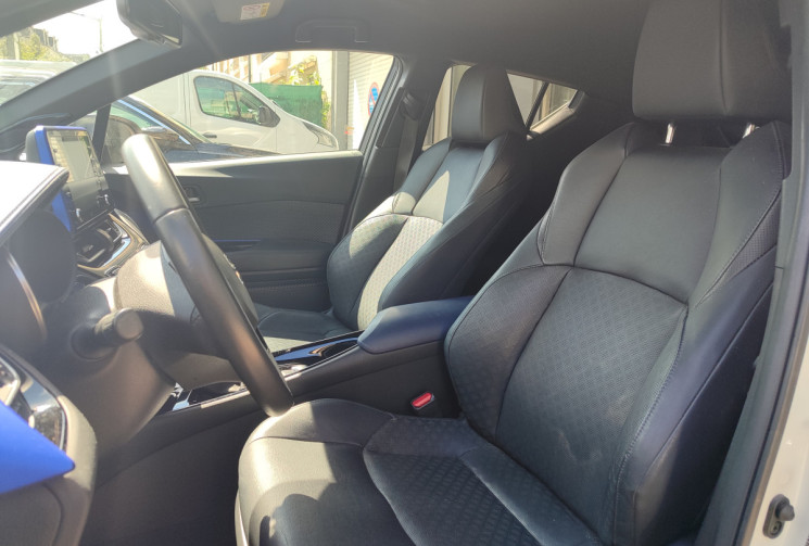 Toyota C-HR 122h GRAPHIC 2WD E-CVT MY22