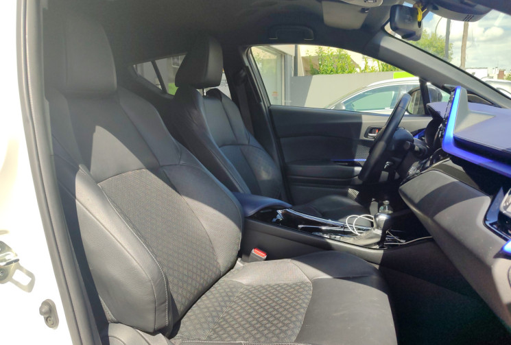 Toyota C-HR 122h GRAPHIC 2WD E-CVT MY22