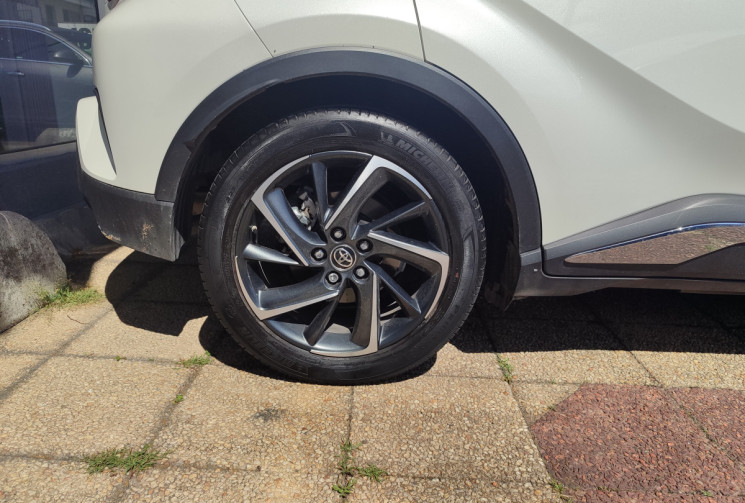Toyota C-HR 122h GRAPHIC 2WD E-CVT MY22