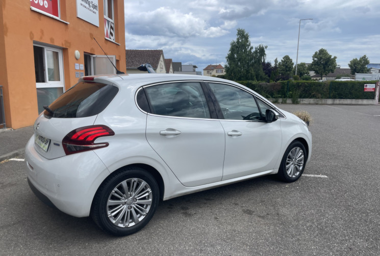 Peugeot 208 1.6 BlueHDi 100ch Allure