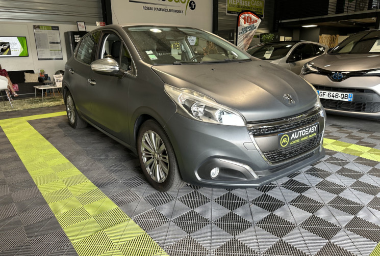 Peugeot 208 1.2 110 CH ALLURE PEINTURE MAT/ 1ERE MAIN