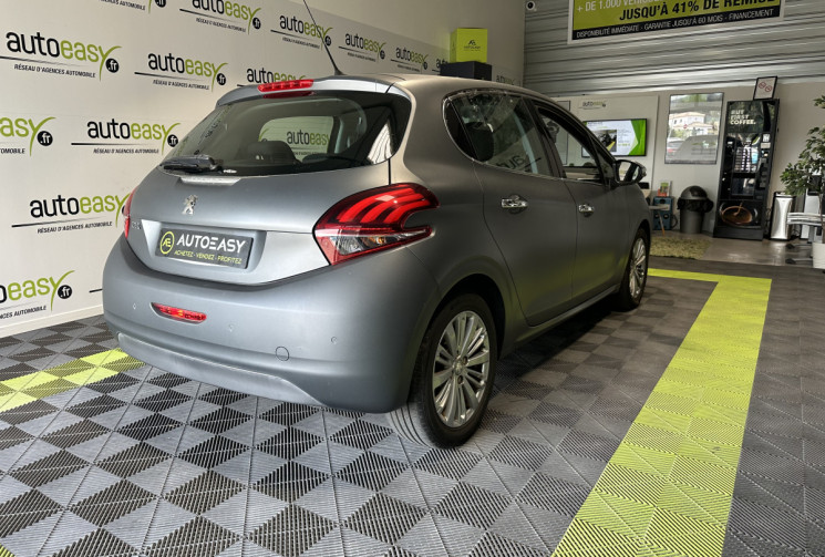 Peugeot 208 1.2 110 CH ALLURE PEINTURE MAT/ 1ERE MAIN
