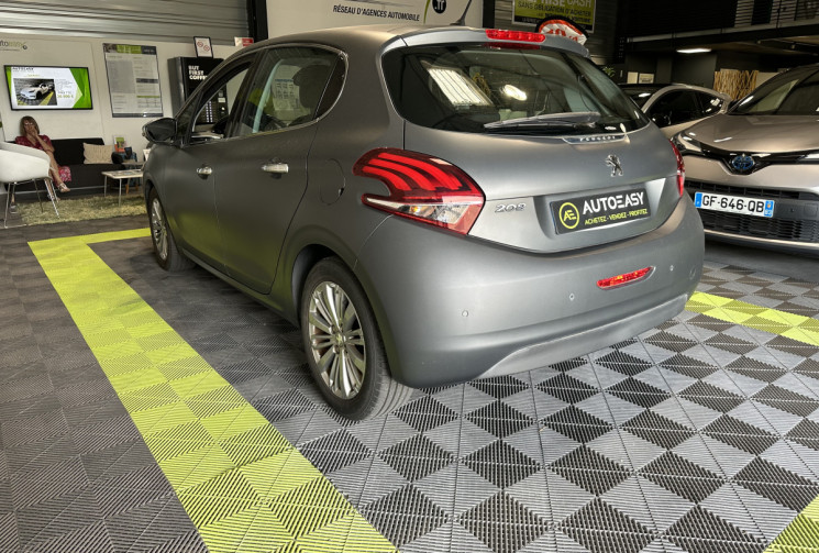 Peugeot 208 1.2 110 CH ALLURE PEINTURE MAT/ 1ERE MAIN