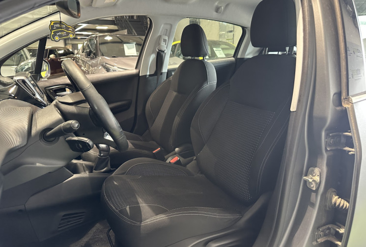 Peugeot 208 1.2 110 CH ALLURE PEINTURE MAT/ 1ERE MAIN