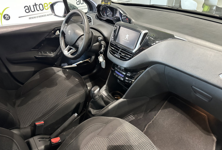 Peugeot 208 1.2 110 CH ALLURE PEINTURE MAT/ 1ERE MAIN