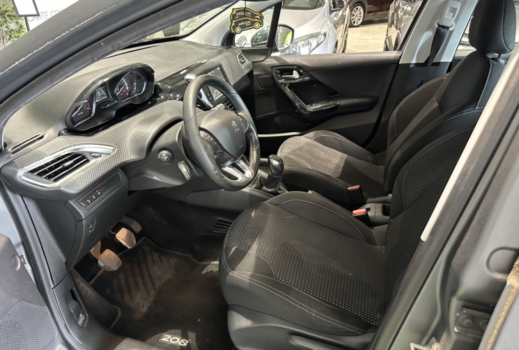 Peugeot 208 1.2 110 CH ALLURE PEINTURE MAT/ 1ERE MAIN