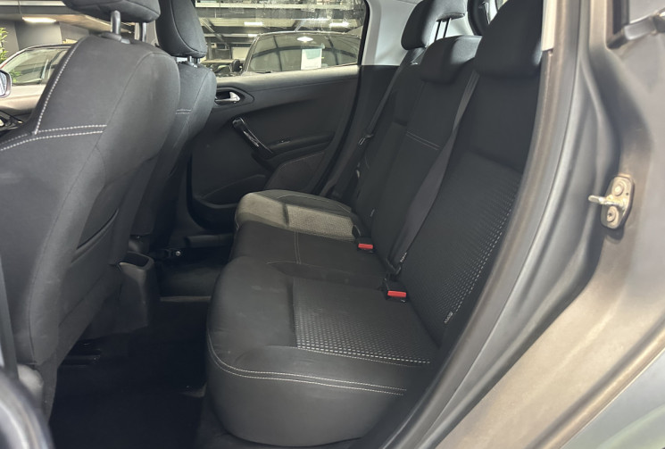 Peugeot 208 1.2 110 CH ALLURE PEINTURE MAT/ 1ERE MAIN