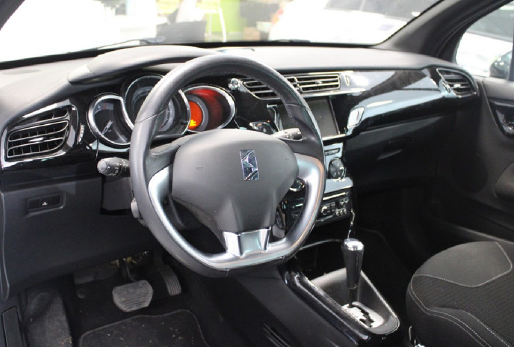 Citroën DS3 1.6 l VTi 120 CV  Boite automatique 