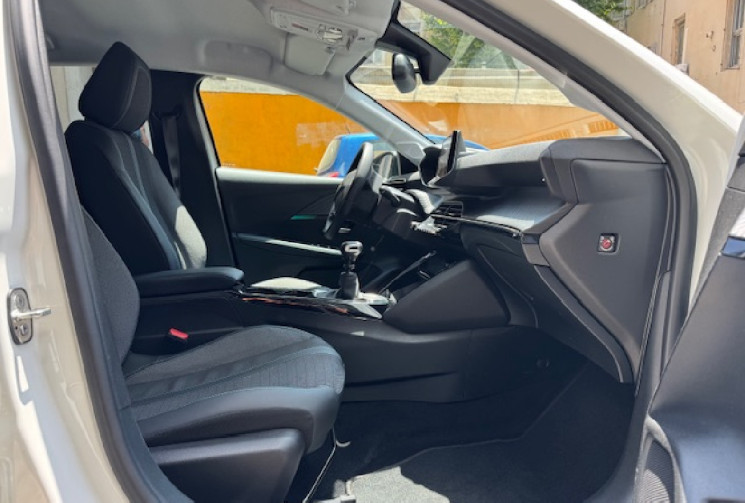 Peugeot 208 1.2 100 allure cv Origine France 1er main