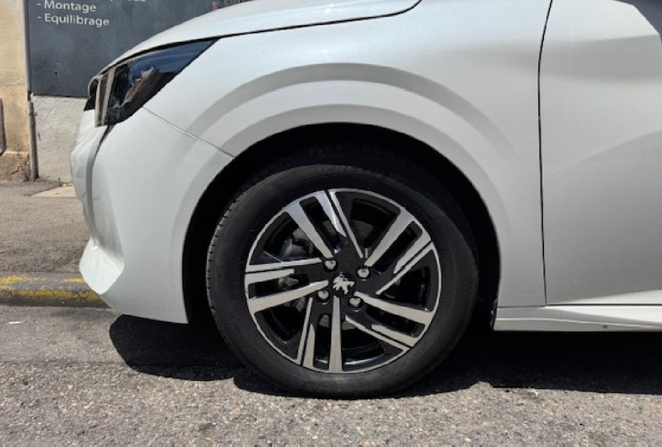 Peugeot 208 1.2 100 allure cv Origine France 1er main