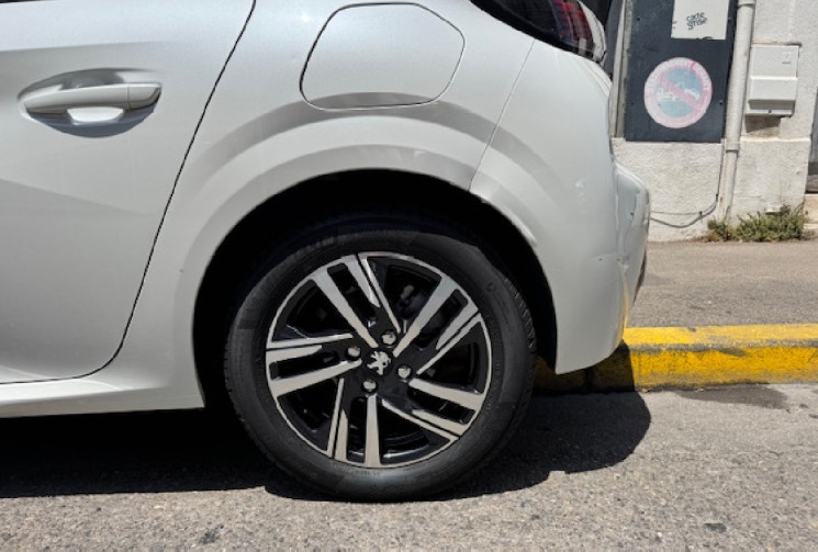 Peugeot 208 1.2 100 allure cv Origine France 1er main