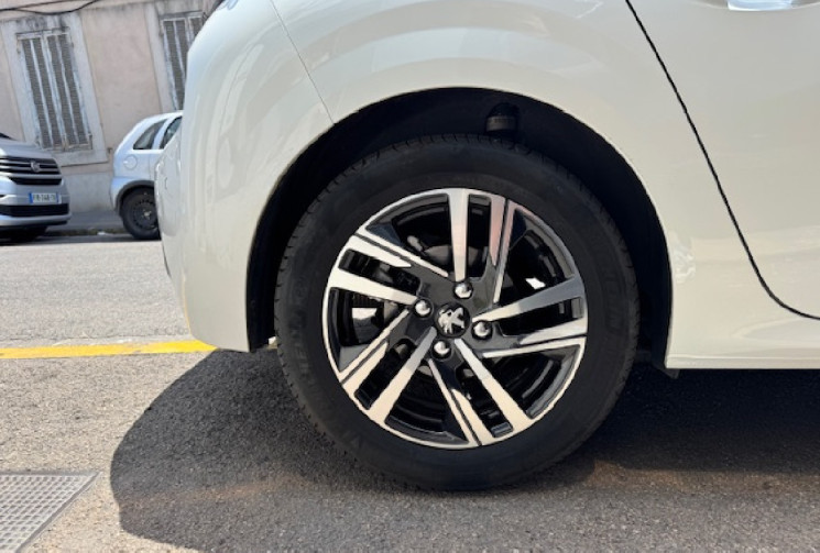 Peugeot 208 1.2 100 allure cv Origine France 1er main