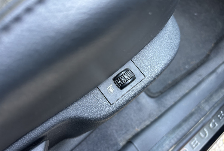Peugeot 3008 I 2.0 HDi FAP 163 Féline Sièges chauffants / Distribution changée / Radar / Bluetooth
