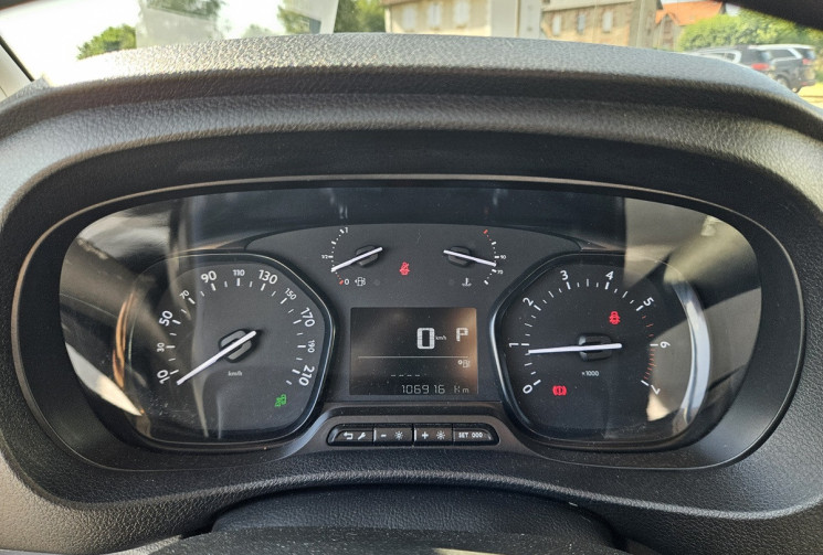 Peugeot Expert IV STANDARD 2.0 BLUEHDI 120 EAT8 ASPHALT