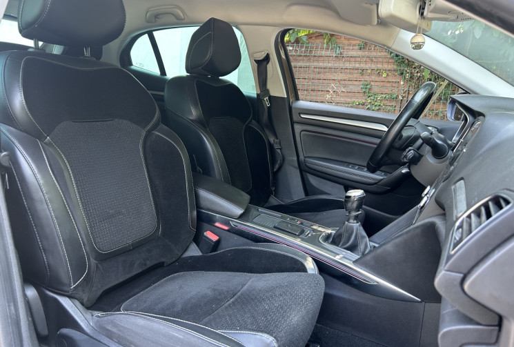 Renault Megane IV Hatchback 1.6 dCi 130 Intens Caméra de recul / Bluetooth / GPS