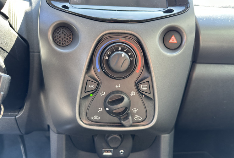 Toyota Aygo PHASE 2 1.0 VVTi  X-SHIFT 72 CV X-PLAY BOITE AUTO 