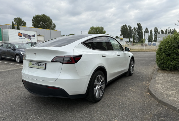 Tesla Model Y  Standard 