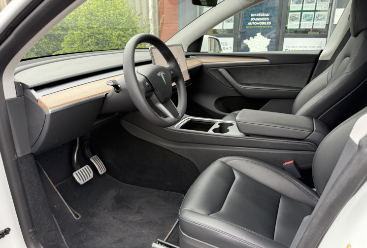 Tesla Model Y  Standard 