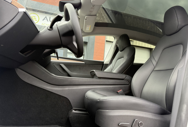 Tesla Model Y  Standard 